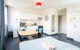 Parking Rue Gratuit - 20 Pourcent Sur Escale-Marne,Fr - De 1 A 4 Personnes - 10Mn Metro 8, Rer A, Lit, Canape Convertible, Cuisine, Lave Linge - Garde A Bagage Gratuite 24-7 - 1Er Etage
